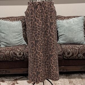 NWOT Textured Leopard Print Skirt